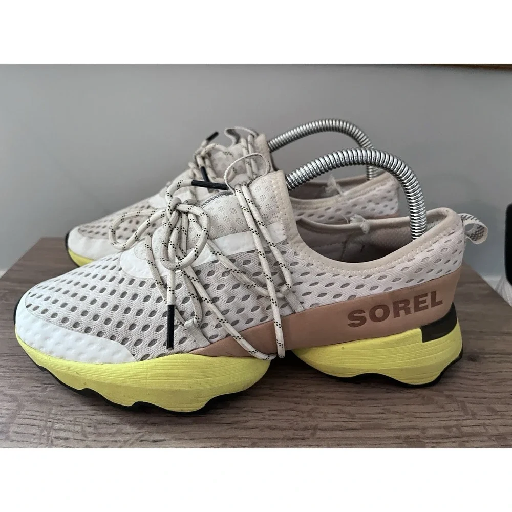 Sorel Women's Size 7.5 KINETIC Impact Wonder Lace Sneakers Lightweight Yellow O1